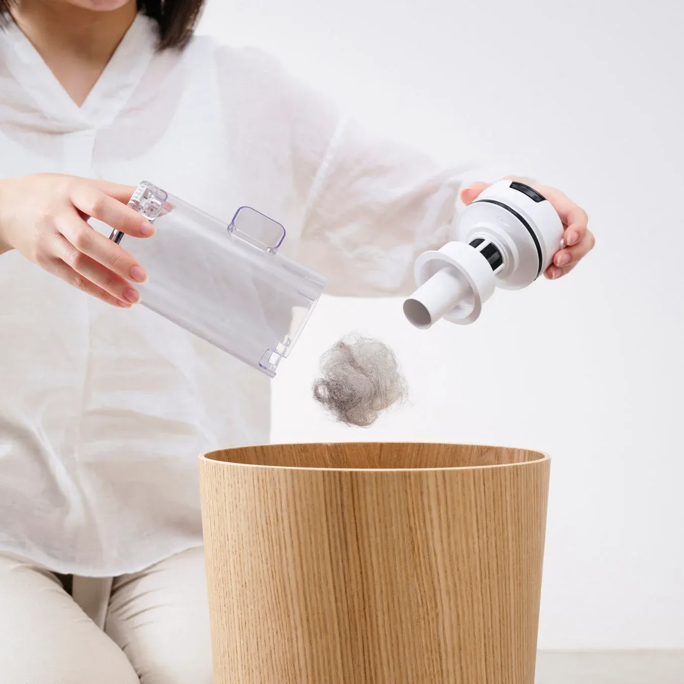 ハンディクリーナーのゴミ捨て