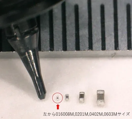 BenQから新モバイルプロジェクター「GV32」が登場！寝室が映画館に変わる、天井投影をもっと身近に