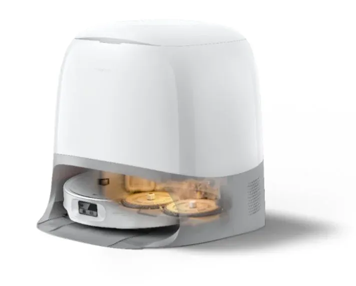 白いロボット掃除機のドッキングステーションが写っており、内部でモップが洗浄・乾燥されている様子