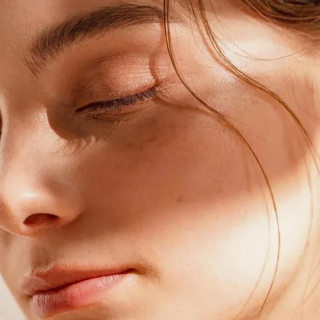 女性の顔のクローズアップ