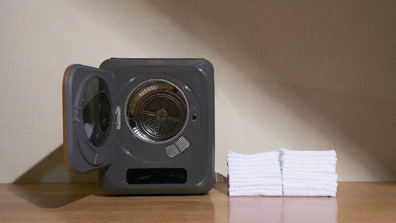 衣類乾燥機がタオルを乾燥させている様子