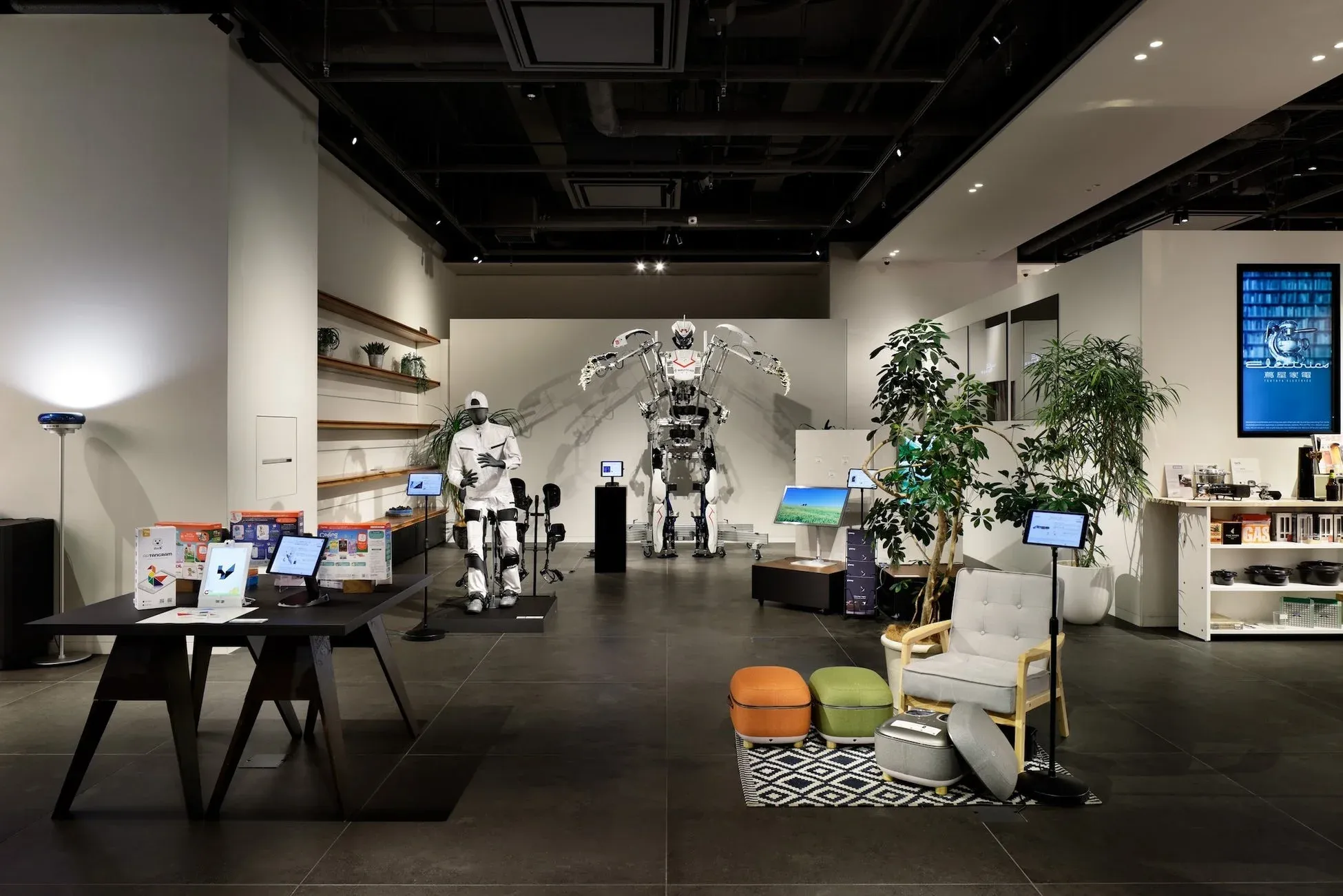 蔦屋家電＋のショールーム内観