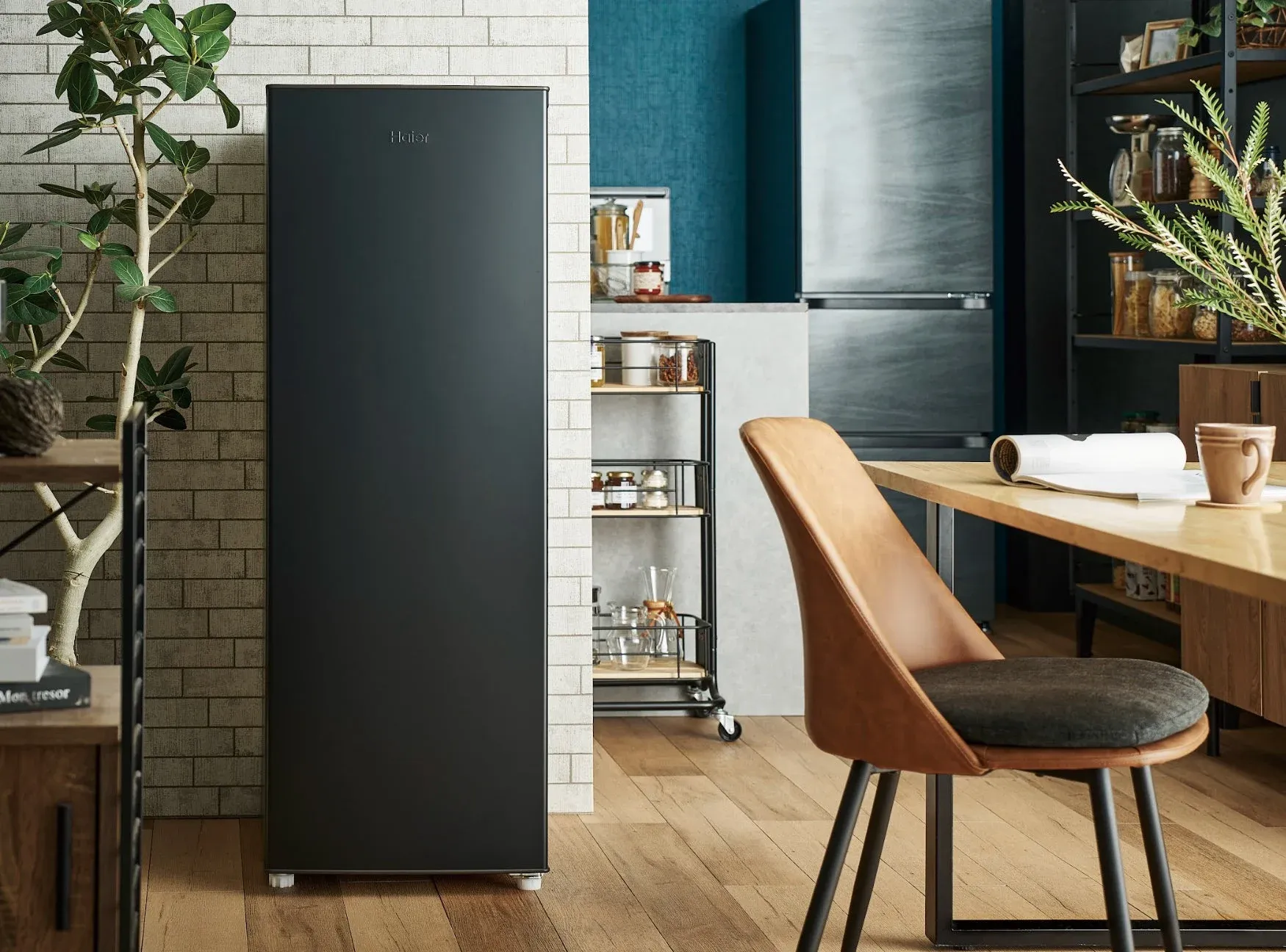 冷凍庫内の仕切り棚と収納例