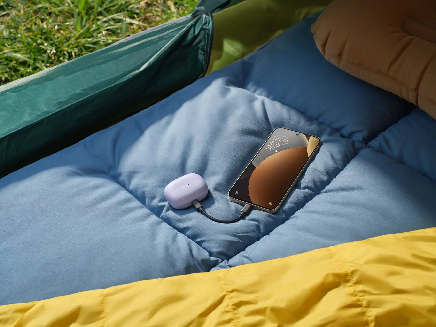 キャンプでスマートフォンを充電