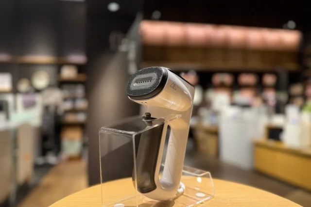 Neakasa Magic 1 片手式吸着 衣類スチーマーで、忙しい日々にゆとりを。二子玉川 蔦屋家電で販売開始！