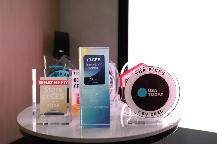 CES Innovation Awardsのトロフィーが並ぶ様子