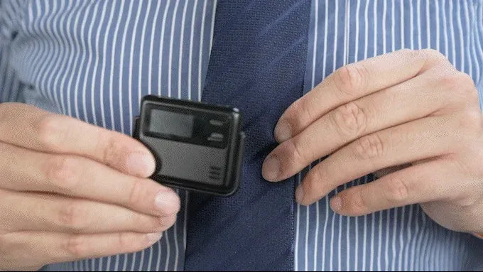 ネクタイに装着して利用するイメージ