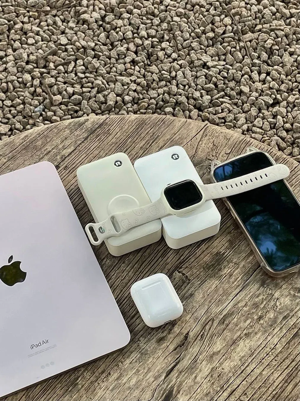 巻き取り式ケーブル内蔵モバイルバッテリー