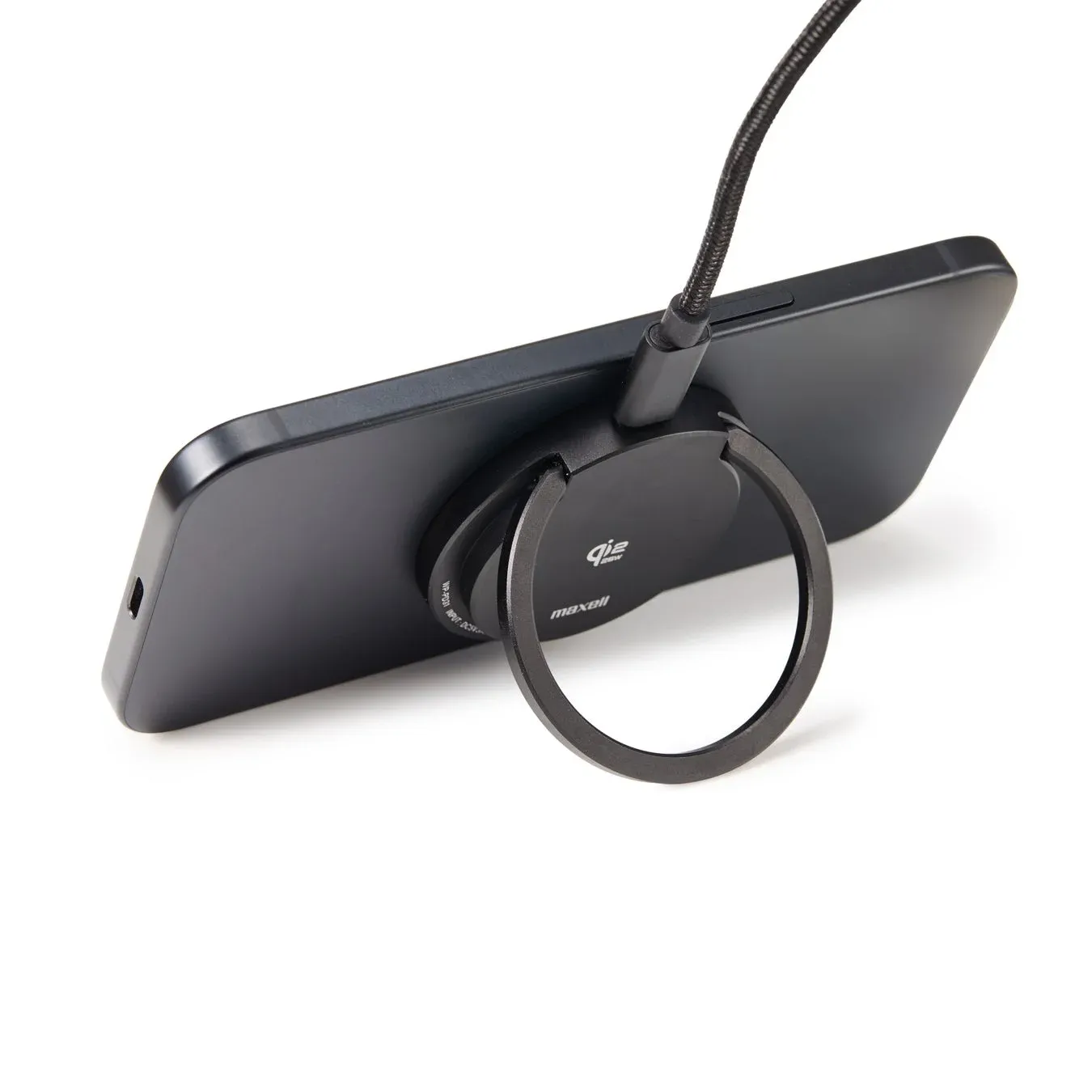 スマートフォンを横置きで充電している様子