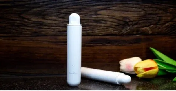 スリム設計と防水機能のイメージ