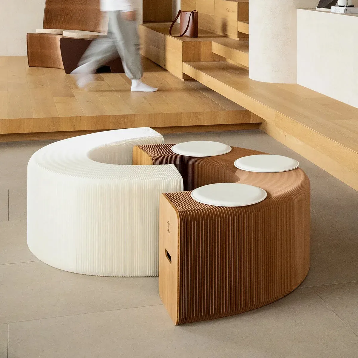 アコーディオン型クラフト紙ロングスツール