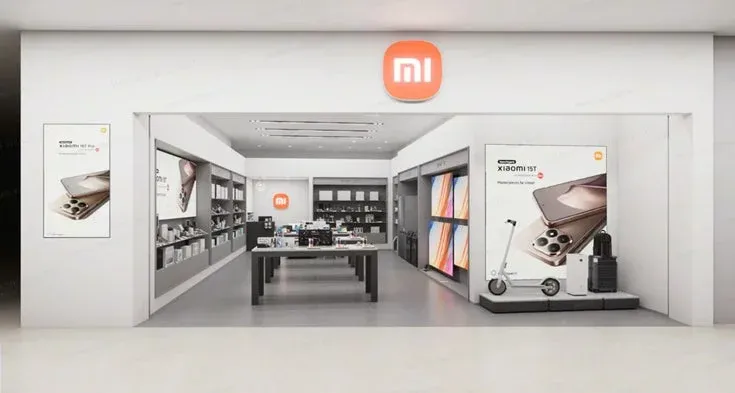 Xiaomi店舗入口と店内