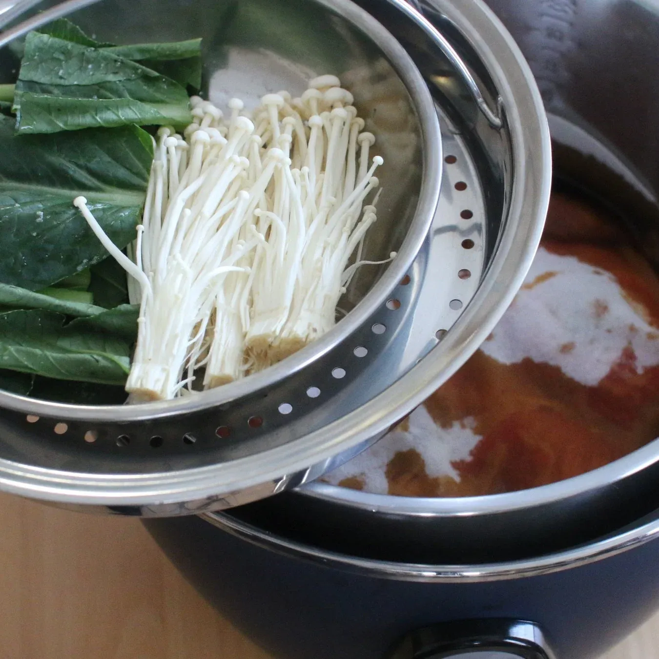 きのこや青菜の蒸し料理