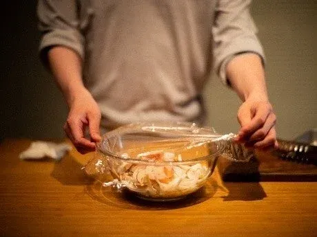 ラップをかける様子