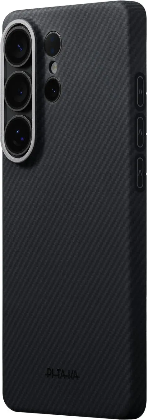 カーボンファイバー柄の黒いスマートフォンケース