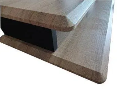 木目調のモダンな木製コーヒーテーブル