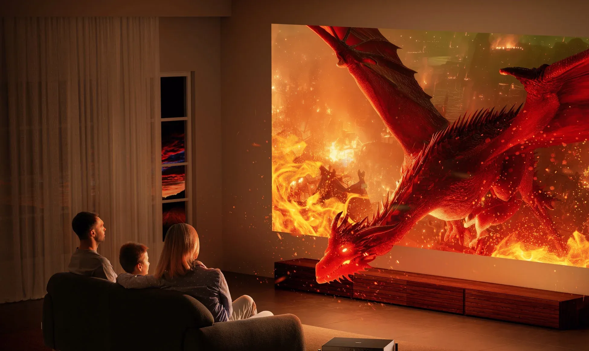 家族でプロジェクターで映画鑑賞