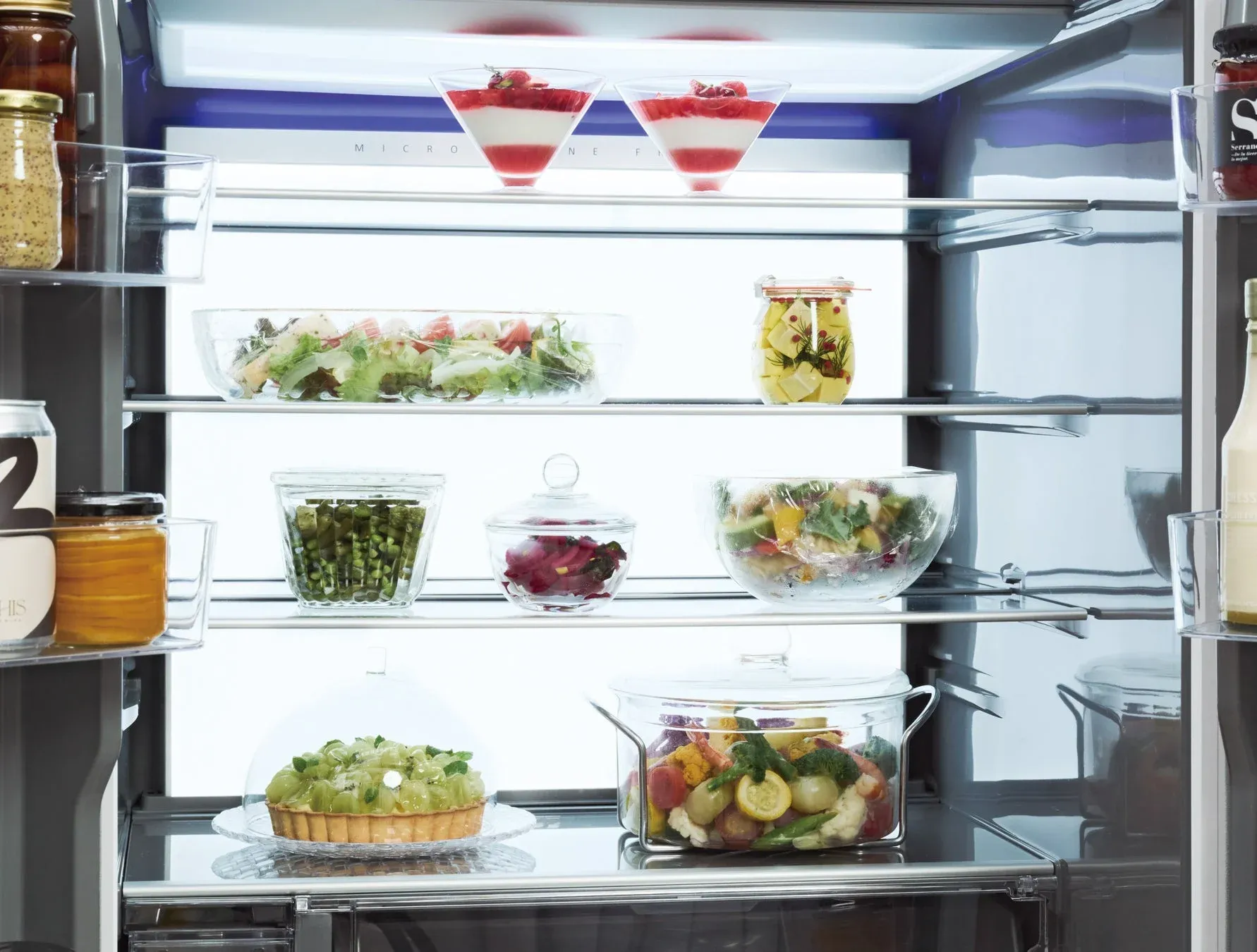 整理整頓された冷蔵庫の内部