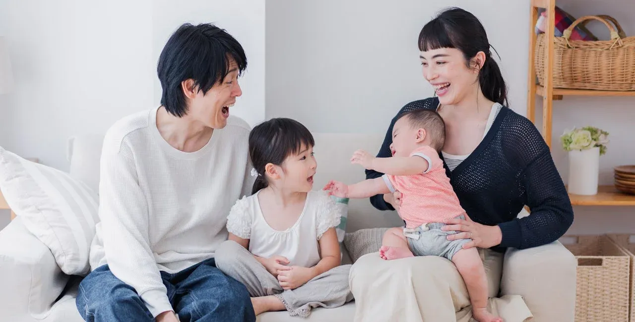 家族のリビング風景