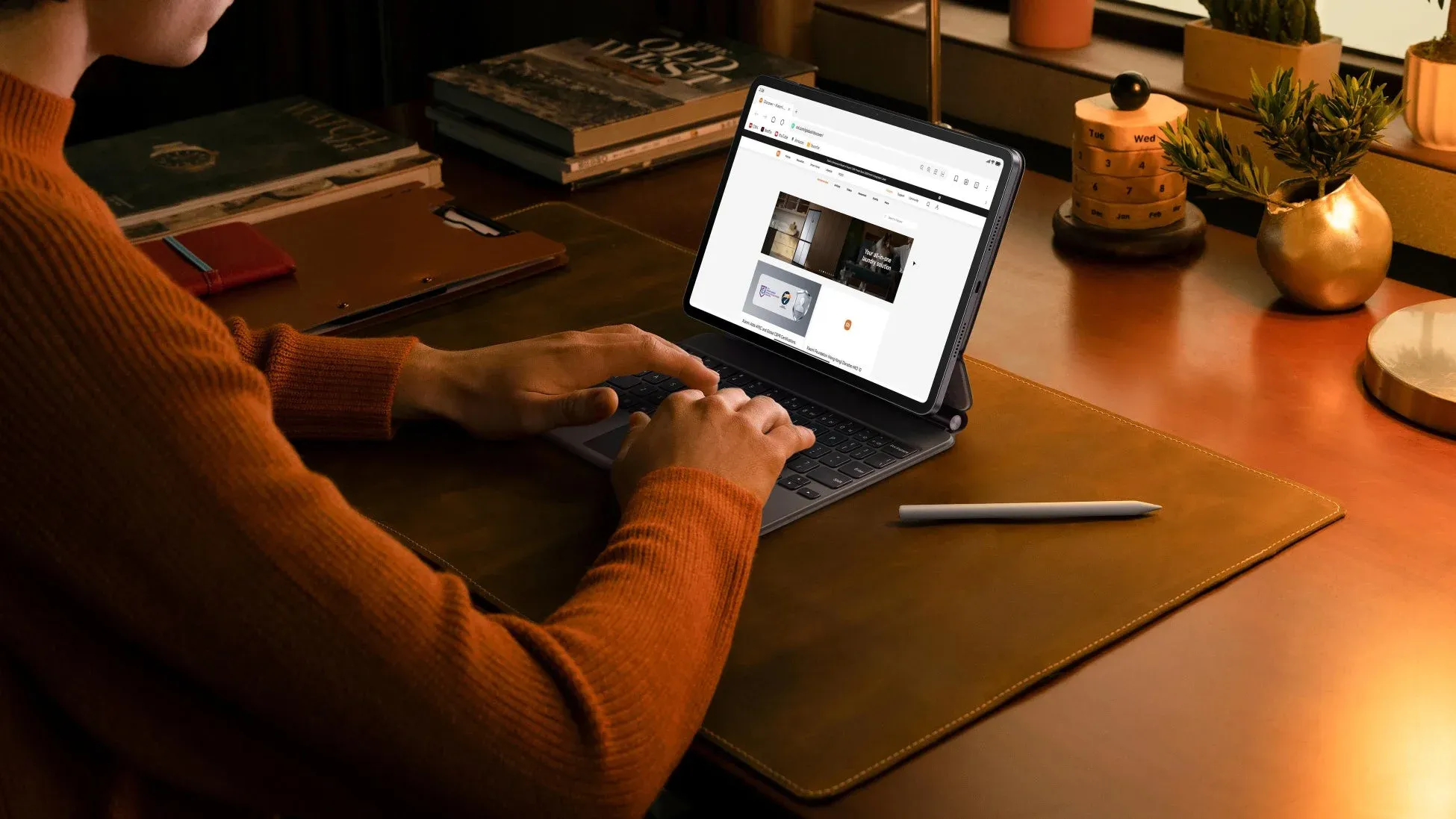 タブレットとキーボードで作業