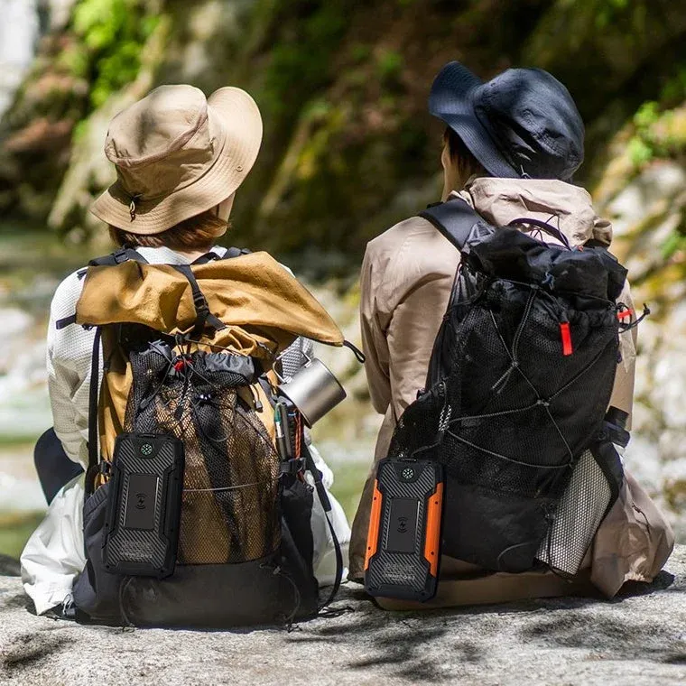 アウトドアで活用されるモバイルバッテリー