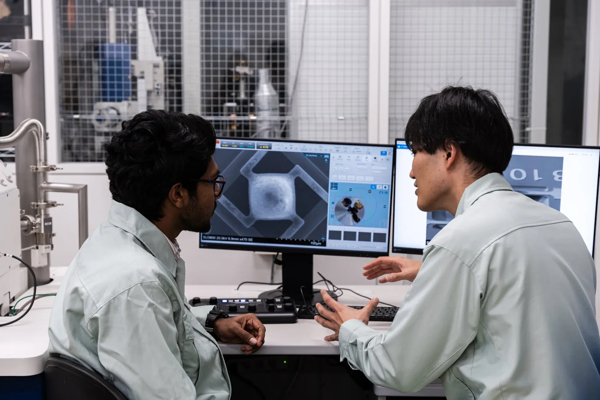 研究室での共同作業