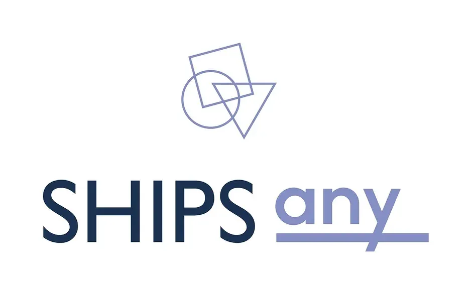白い背景に「SHIPS any」という文字と幾何学的なロゴマーク
