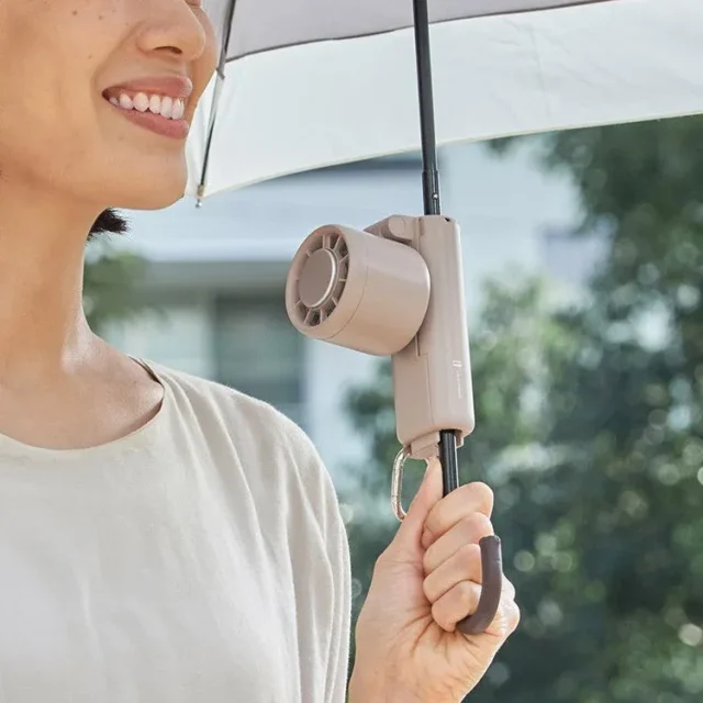 両手が自由で涼しさ倍増！「ペルチェ冷却機能日傘ファン カラビナ付」で今年の夏を快適に