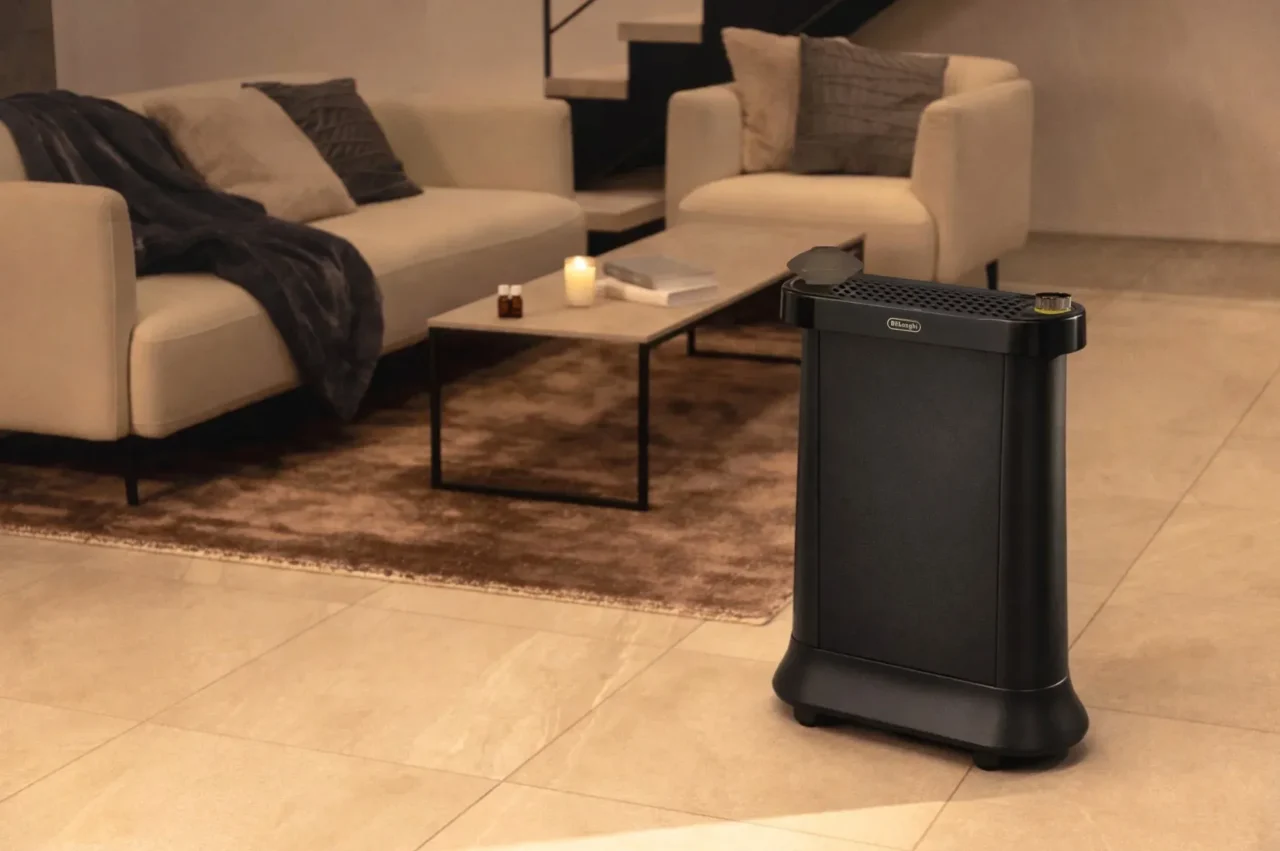 デロンギ最上位ヒーターに待望の「漆黒」モデルが登場！Wi-Fi対応で快適な冬を先取り、クラウドファンディングで特別価格も