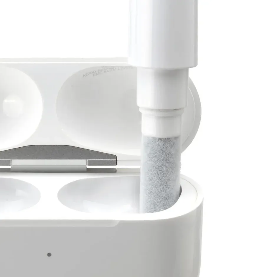 充電ケースをクリーニング